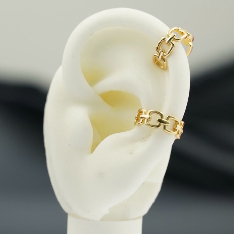 EARCUFF DORADO PLANO CUADROS SEGUIDOS
